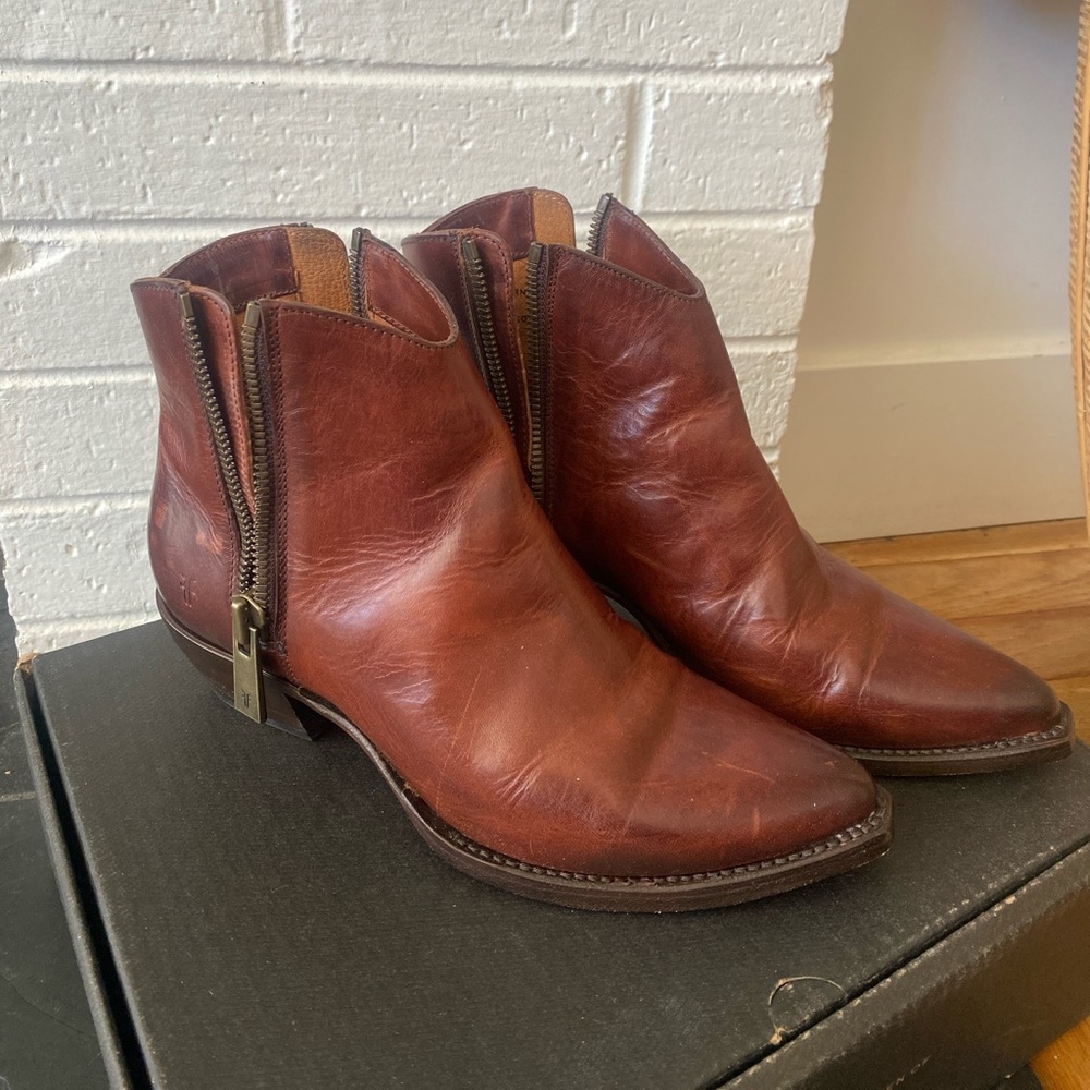 Frye Sacha Zip Shortie Size 7